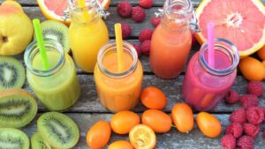 Best juicers for Gut-friendly smoothies recipes and tips with fresh fruits, vegetables, and cold-press juicer for better digestion.