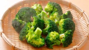 Steamed broccoli supporting digestion