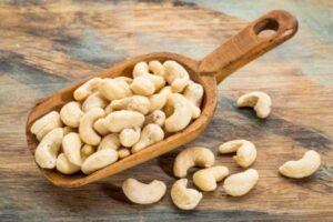 Raw cashew nuts iron-rich, plant-based snack for energy and immunity